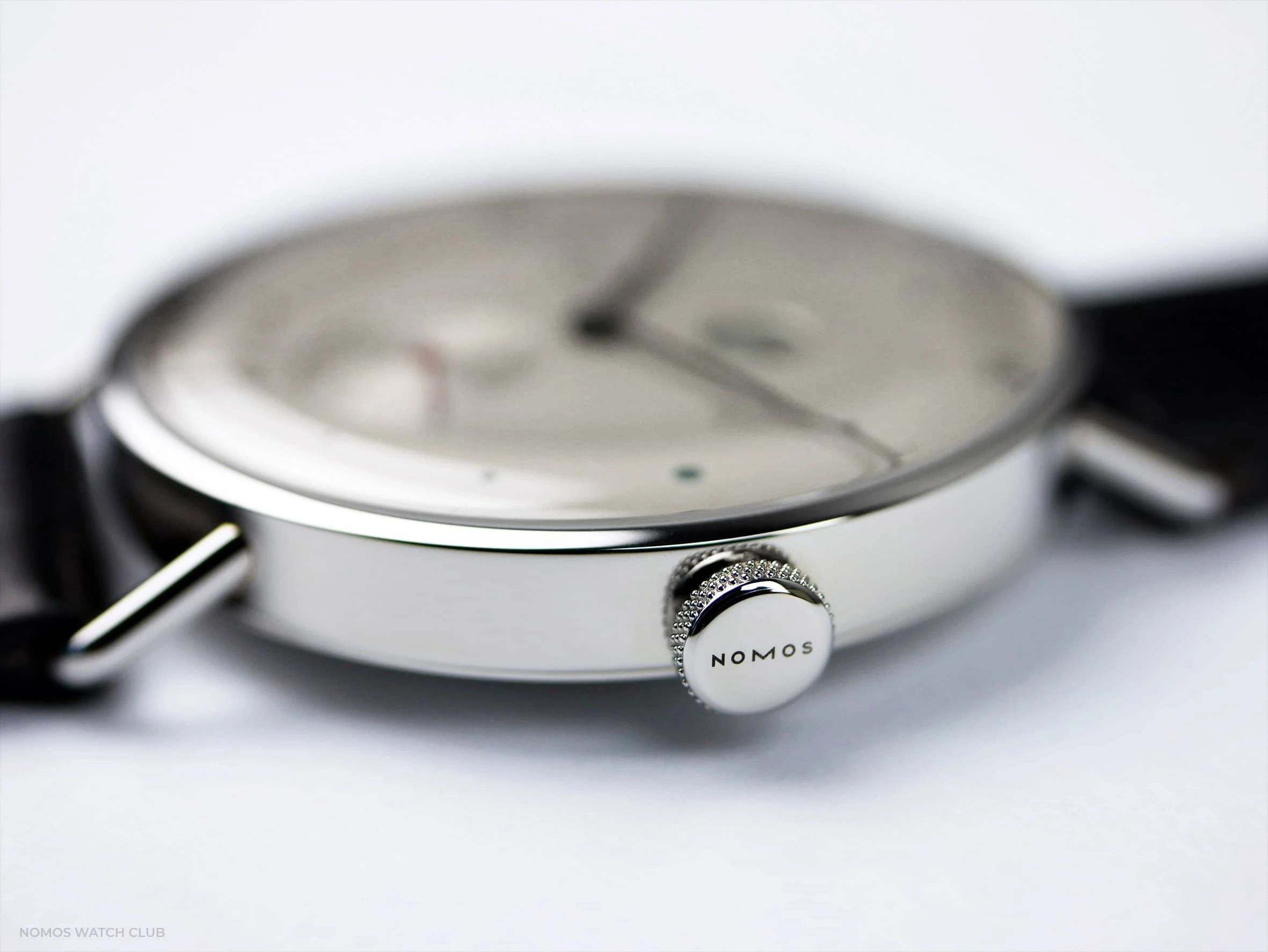 Hands-On: NOMOS Metro Date Power Reserve (Gangreserve) Hands-On: NOMOS Metro Date Power Reserve (Gangreserve)